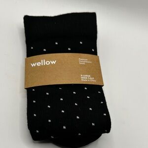 Wellow Premium Compression Socks in a black and white dot pattern, X-Large Wide